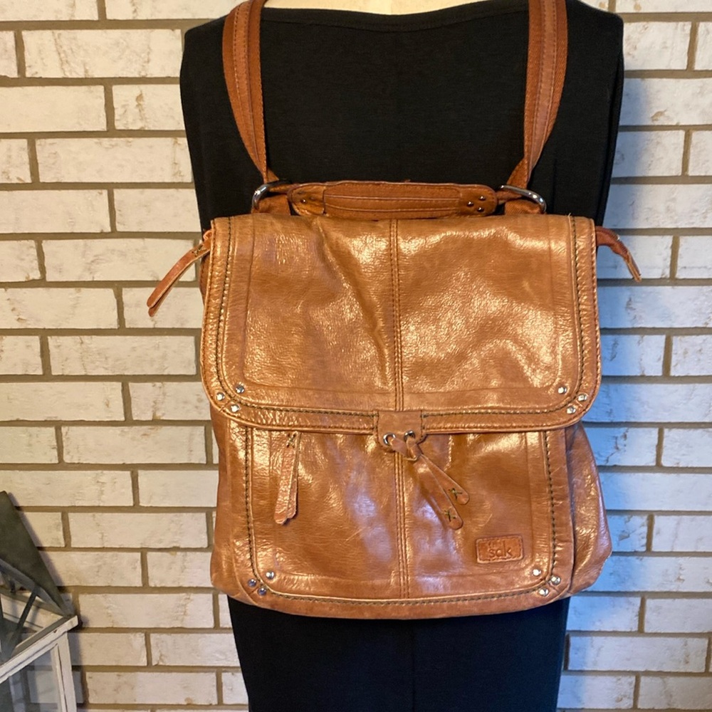 The Sak / Carmel colored leather backpack 2 zipper pockets magnetic snap